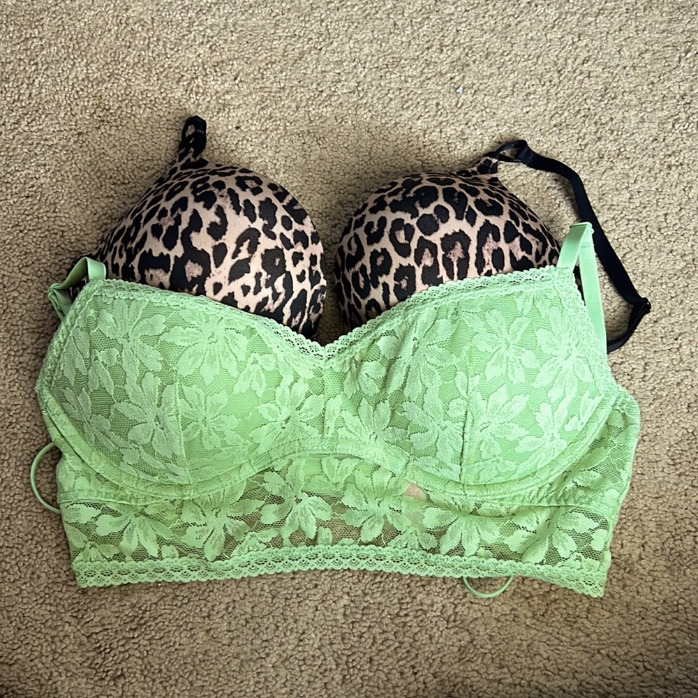 2PCK Victoria Secret Bras! Both Size Small, Never Worn!